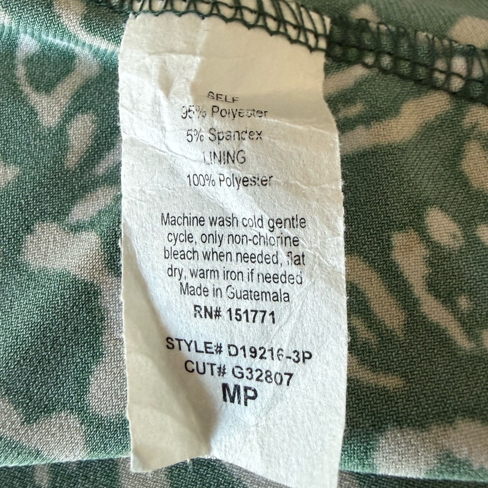 NWOT Gilli Collared Faux Wrap Green and Cream Animal Print Dress - Picture 4 of 4